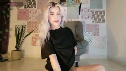 luckysapphire777 online show from April 2, 2026, 10:24 am