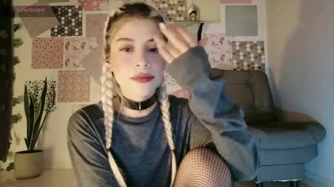 luckysapphire777 online show from May 7, 2026, 10:15 pm