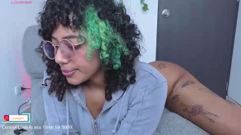 Luanis online show from March 8, 2026, 3:49 pm