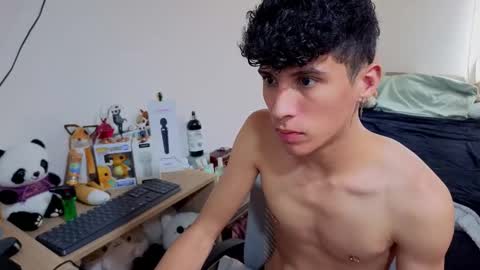 Lu Independent Model online show from November 8, 2025, 9:24 pm