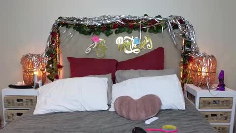 Snapshot of lucy1990xxx chatting on February 19, 2025, 9:14 pm Lucy online show from February 19, 2025, 9:14 pm