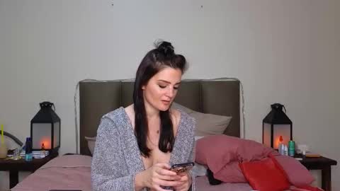 Snapshot of lucy1990xxx chatting on October 22, 2025, 9:03 pm Lucy online show from October 22, 2025, 9:03 pm