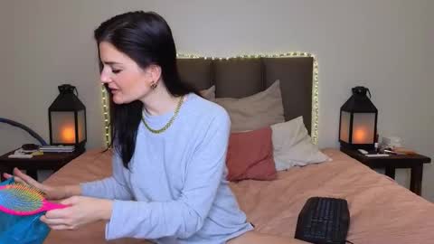 Snapshot of lucy1990xxx chatting on November 2, 2025, 9:06 pm Lucy online show from November 2, 2025, 9:06 pm