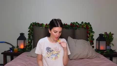 Snapshot of lucy1990xxx chatting on November 7, 2025, 9:15 pm Lucy online show from November 7, 2025, 9:15 pm