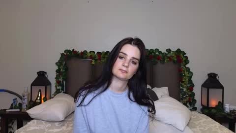 Snapshot of lucy1990xxx chatting on December 1, 2025, 9:42 pm Lucy online show from December 1, 2025, 9:42 pm