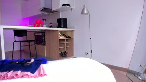 Hello my name is Lucy nice to meet you  thumb up is important for me kisses     online show from April 9, 2026, 3:39 pm