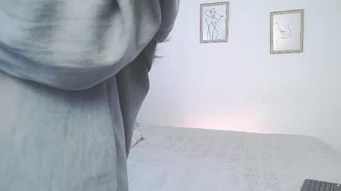 Lucia online show from April 23, 2026, 10:45 pm