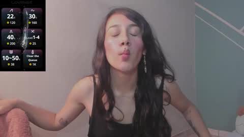 Lucy Herrera online show from November 14, 2025, 1:26 am