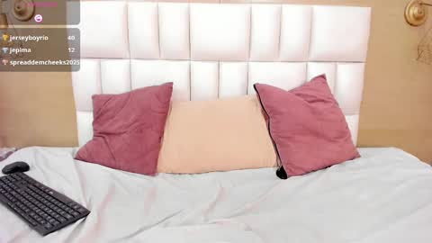 Snapshot of lucy_canel chatting on September 25, 2025, 9:02 am lucy_canel online show from September 25, 2025, 9:02 am