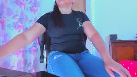 Snapshot of lucy_chanel chatting on April 18, 2026, 2:48 am lucy online show from April 18, 2026, 2:48 am
