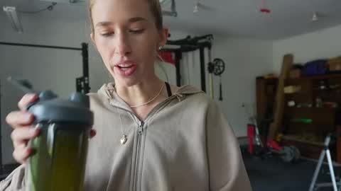 Snapshot of lucy_gooosey chatting on May 9, 2026, 7:41 pm Lucy. online show from May 9, 2026, 7:41 pm