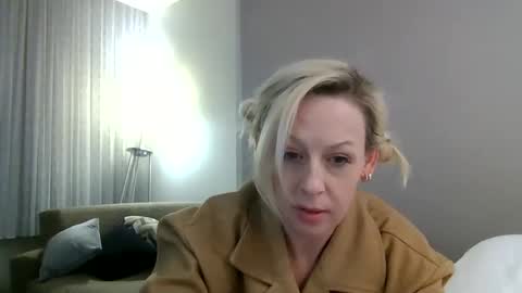 Lucy Loves Lookers online show from December 4, 2024, 10:35 am