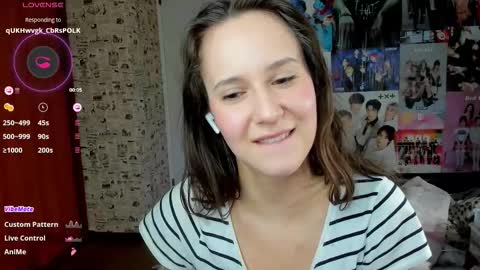 Snapshot of lucyrose33 chatting on October 22, 2025, 5:24 pm Lucy Rose online show from October 22, 2025, 5:24 pm