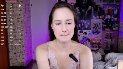 Snapshot of lucyrose33 chatting on November 13, 2025, 4:22 am Lucy Rose online show from November 13, 2025, 4:22 am