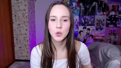 Snapshot of lucyrose33 chatting on November 19, 2025, 5:13 pm Lucy Rose online show from November 19, 2025, 5:13 pm