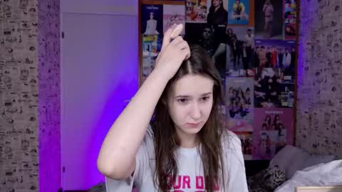 Snapshot of lucyrose33 chatting on November 24, 2025, 4:45 am Lucy Rose online show from November 24, 2025, 4:45 am