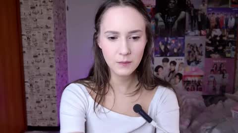 Snapshot of lucyrose33 chatting on December 16, 2025, 1:21 am Lucy Rose online show from December 16, 2025, 1:21 am