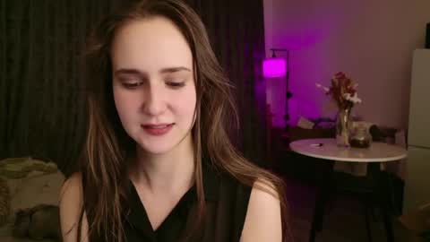 Snapshot of lucyrose33 chatting on April 22, 2026, 6:09 pm Lucy Rose online show from April 22, 2026, 6:09 pm