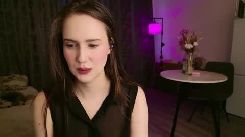 Snapshot of lucyrose33 chatting on April 27, 2026, 2:42 am Lucy Rose online show from April 27, 2026, 2:42 am