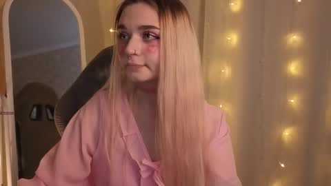 Snapshot of lucysbrain chatting on February 14, 2026, 12:13 pm Lucy online show from February 14, 2026, 12:13 pm