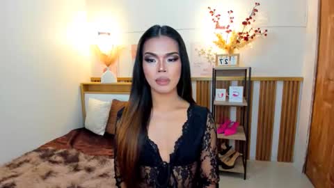 lucyvane online show from March 26, 2026, 1:06 pm