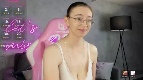 Snapshot of lucyy_green chatting on July 7, 2026, 12:46 am Lucy online show from July 7, 2026, 12:46 am