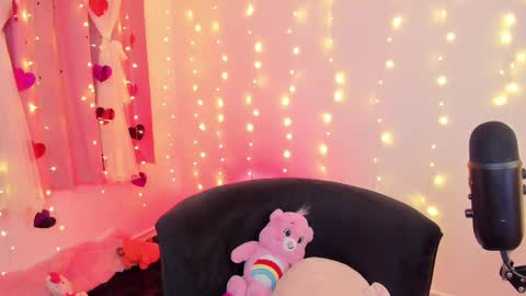 LUCYY FROM HOME  online show from February 25, 2025, 1:52 am