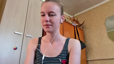 Snapshot of lucyzachar chatting on April 2, 2026, 6:11 am Sofia online show from April 2, 2026, 6:11 am