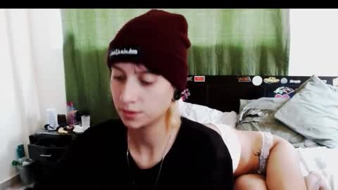 lugiiz05_ online show from November 16, 2025, 3:50 pm