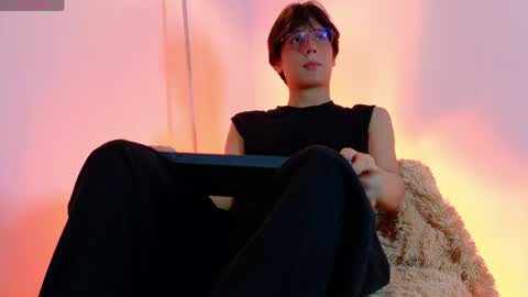 Lui online show from March 17, 2026, 3:33 am