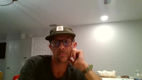 luiggii0904 online show from April 11, 2026, 1:43 am