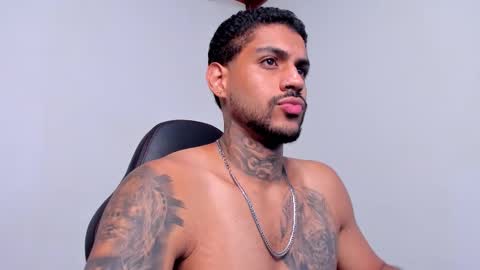 Luigi Vitale online show from November 12, 2025, 3:51 am