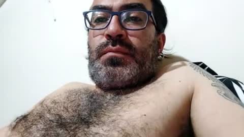 Snapshot of luis2988z chatting on July 4, 2026, 5:02 am Hairyman online show from July 4, 2026, 5:02 am