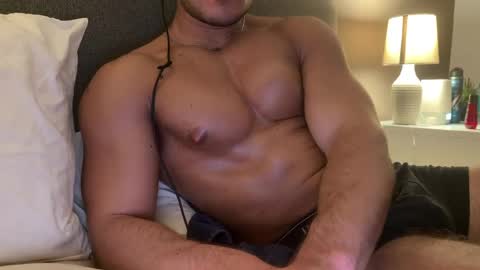 Snapshot of luis763413 chatting on April 16, 2026, 12:00 am luis763413 online show from April 16, 2026, 12:00 am