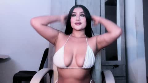 Snapshot of luisaa_diaz_ chatting on February 2, 2025, 10:39 pm Luisa Diaz online show from February 2, 2025, 10:39 pm