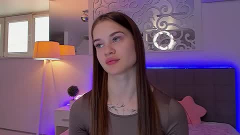 LuisaClover online show from April 17, 2026, 12:30 pm