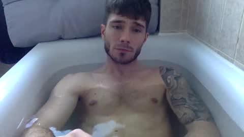 Snapshot of luisbadx chatting on December 15, 2025, 2:21 pm Luis Badx online show from December 15, 2025, 2:21 pm