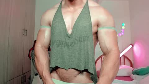 Snapshot of luisfernikesportboy chatting on December 10, 2024, 3:33 pm Luis Fer PVT IS OPEN online show from December 10, 2024, 3:33 pm