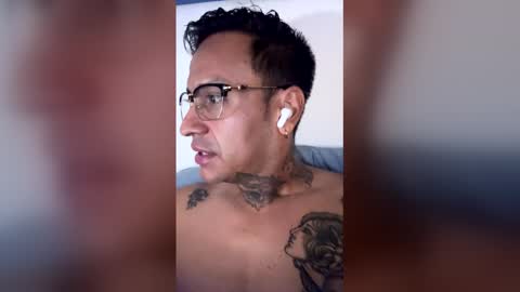 luisjg24hrs online show from April 1, 2026, 5:43 pm