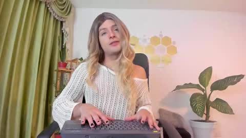 Luka Castillo online show from February 24, 2026, 4:10 am