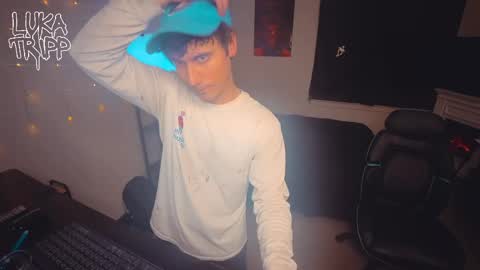 Snapshot of lukatripp chatting on May 2, 2026, 9:47 am lukatripp online show from May 2, 2026, 9:47 am