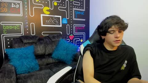 Snapshot of luke_howland chatting on December 2, 2024, 8:22 pm Luke online show from December 2, 2024, 8:22 pm