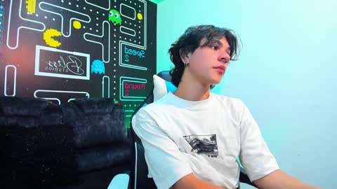 Snapshot of luke_howland chatting on January 14, 2025, 8:26 pm Luke online show from January 14, 2025, 8:26 pm