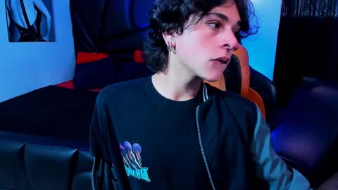 Snapshot of luke_howland chatting on January 28, 2025, 8:15 pm Luke online show from January 28, 2025, 8:15 pm