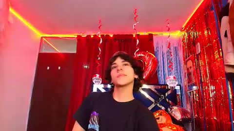 Snapshot of luke_howland chatting on February 18, 2025, 12:15 am Luke online show from February 18, 2025, 12:15 am