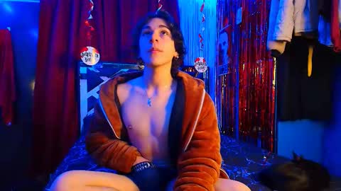 Snapshot of luke_howland chatting on February 19, 2025, 9:25 pm Luke online show from February 19, 2025, 9:25 pm