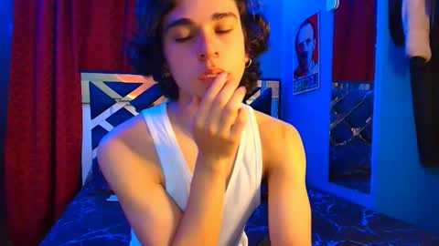 Snapshot of luke_howland chatting on February 25, 2025, 3:20 am Luke online show from February 25, 2025, 3:20 am