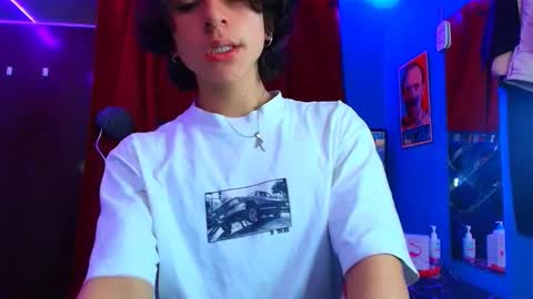 Snapshot of luke_howland chatting on February 28, 2025, 9:23 pm Luke online show from February 28, 2025, 9:23 pm