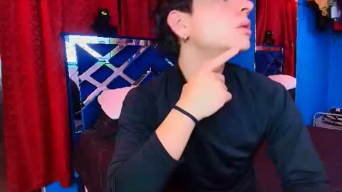Snapshot of luke_howland chatting on June 11, 2026, 1:05 am Luke online show from June 11, 2026, 1:05 am
