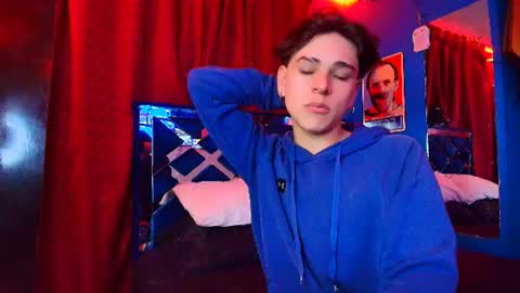 Snapshot of luke_howland chatting on July 10, 2026, 3:44 am Luke online show from July 10, 2026, 3:44 am